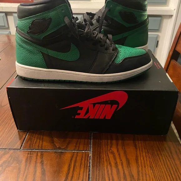 Jordan 1 High Retro Pine Green - Picture 3 of 6